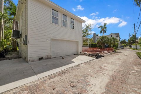 House in Saint Petersburg, Florida 5 bedrooms, 424.93 sq.m. № 1903085 - photo 7