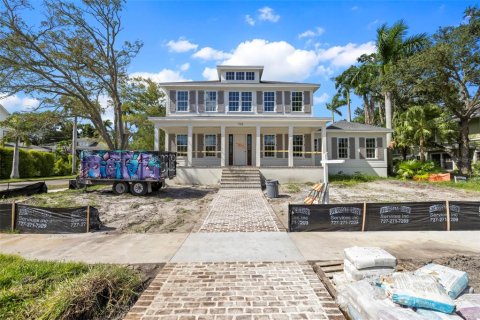 House in Saint Petersburg, Florida 5 bedrooms, 424.93 sq.m. № 1903085 - photo 2