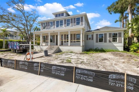 House in Saint Petersburg, Florida 5 bedrooms, 424.93 sq.m. № 1903085 - photo 3