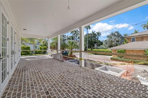 House in Saint Petersburg, Florida 5 bedrooms, 424.93 sq.m. № 1903085 - photo 5