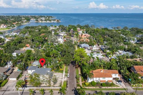 House in Saint Petersburg, Florida 5 bedrooms, 424.93 sq.m. № 1903085 - photo 11