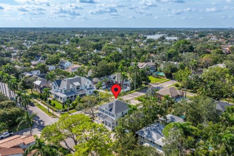 House in Saint Petersburg, Florida 5 bedrooms, 424.93 sq.m. № 1903085 - photo 17