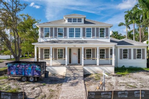 House in Saint Petersburg, Florida 5 bedrooms, 424.93 sq.m. № 1903085 - photo 1