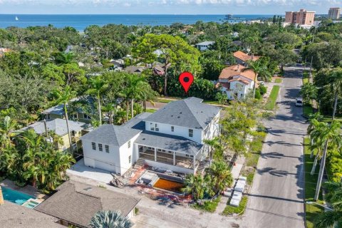 House in Saint Petersburg, Florida 5 bedrooms, 424.93 sq.m. № 1903085 - photo 13