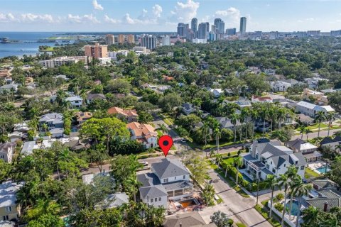 House in Saint Petersburg, Florida 5 bedrooms, 424.93 sq.m. № 1903085 - photo 15