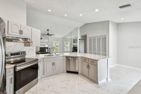 Villa ou maison à vendre à Tarpon Springs, Floride: 4 chambres, 194.54 m2 № 1751384 - photo 12