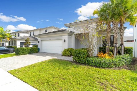 House in Miramar, Florida 3 bedrooms, 190.17 sq.m. № 1859901 - photo 3