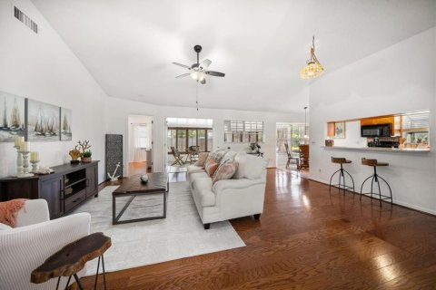 House in Largo, Florida 2 bedrooms, 105.63 sq.m. № 1851391 - photo 6