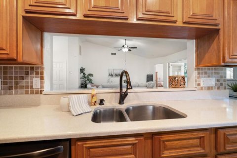House in Largo, Florida 2 bedrooms, 105.63 sq.m. № 1851391 - photo 9
