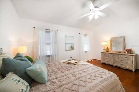 House in Largo, Florida 2 bedrooms, 105.63 sq.m. № 1851391 - photo 22