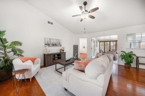 House in Largo, Florida 2 bedrooms, 105.63 sq.m. № 1851391 - photo 4