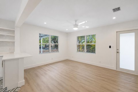 House in West Palm Beach, Florida 2 bedrooms, 71.35 sq.m. № 2276109 - photo 11