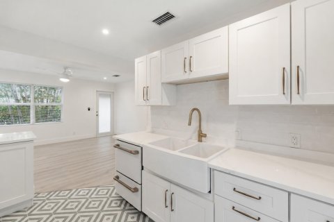 House in West Palm Beach, Florida 2 bedrooms, 71.35 sq.m. № 2276109 - photo 5