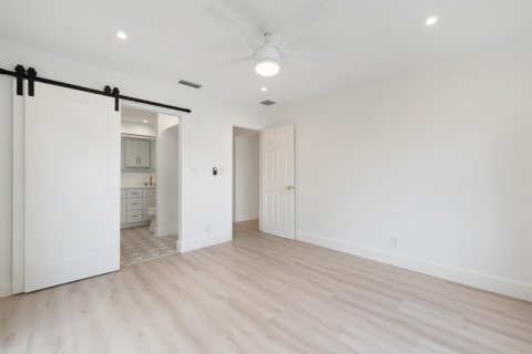 House in West Palm Beach, Florida 2 bedrooms, 71.35 sq.m. № 2276109 - photo 18