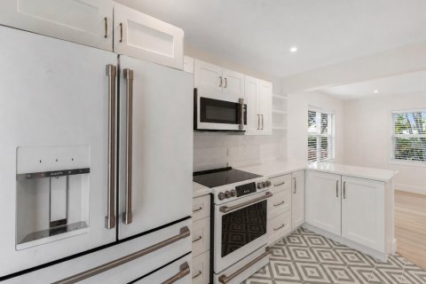House in West Palm Beach, Florida 2 bedrooms, 71.35 sq.m. № 2276109 - photo 4