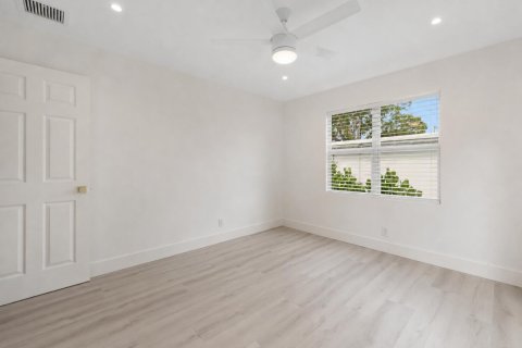 House in West Palm Beach, Florida 2 bedrooms, 71.35 sq.m. № 2276109 - photo 17