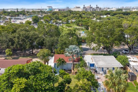 House in West Palm Beach, Florida 2 bedrooms, 71.35 sq.m. № 2276109 - photo 25
