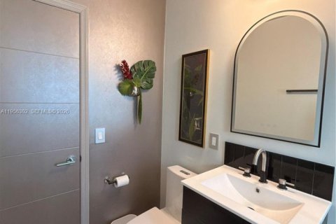 House in Fort Lauderdale, Florida 3 bedrooms, 121.79 sq.m. № 2020860 - photo 19