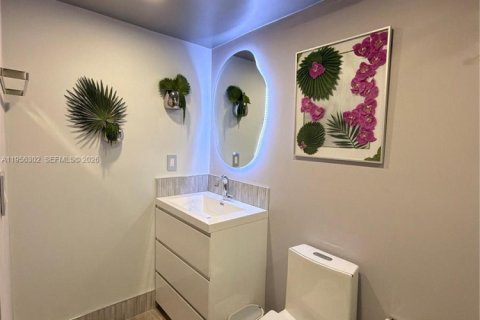 House in Fort Lauderdale, Florida 3 bedrooms, 121.79 sq.m. № 2020860 - photo 15