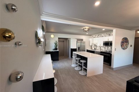 House in Fort Lauderdale, Florida 3 bedrooms, 121.79 sq.m. № 2020860 - photo 10