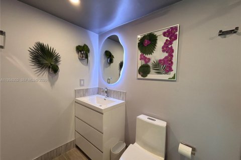 House in Fort Lauderdale, Florida 3 bedrooms, 121.79 sq.m. № 2020860 - photo 17