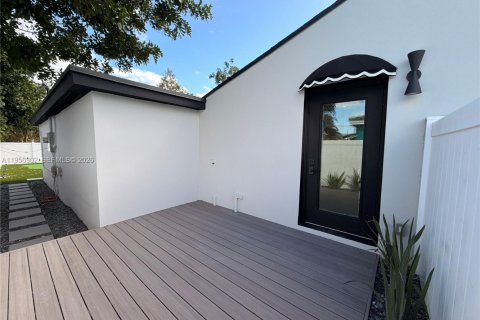 House in Fort Lauderdale, Florida 3 bedrooms, 121.79 sq.m. № 2020860 - photo 30