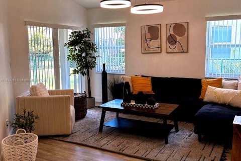 Villa ou maison à louer à Miramar, Floride: 3 chambres, 163.51 m2 № 1927861 - photo 7