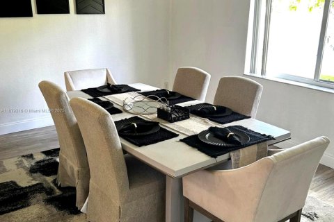 Villa ou maison à louer à Miramar, Floride: 3 chambres, 163.51 m2 № 1927861 - photo 9