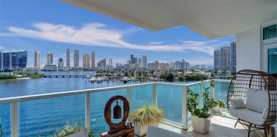 Condo in Aventura, Florida, 3 bedrooms № 1984559