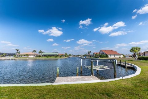 Casa en alquiler en Punta Gorda, Florida, 3 dormitorios, 210.42 m2 № 1717134 - foto 2