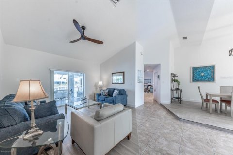 Casa en alquiler en Punta Gorda, Florida, 3 dormitorios, 210.42 m2 № 1717134 - foto 9