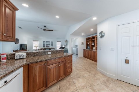 Casa en alquiler en Punta Gorda, Florida, 3 dormitorios, 210.42 m2 № 1717134 - foto 28