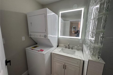 Condominio en alquiler en Saint Petersburg, Florida, 1 dormitorio, 73.11 m2 № 1565964 - foto 11