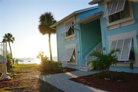 Condominio en alquiler en Saint Petersburg, Florida, 1 dormitorio, 73.11 m2 № 1565964 - foto 1