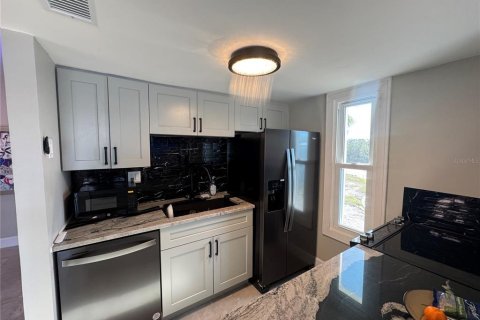 Condominio en alquiler en Saint Petersburg, Florida, 1 dormitorio, 73.11 m2 № 1565964 - foto 5