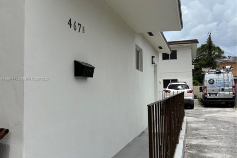 Снять в аренду квартиру в Хайалиа, Флорида 1 спальня, 391.3м2, № 1958725 - фото 1