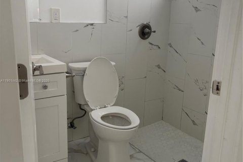 Снять в аренду квартиру в Хайалиа, Флорида 1 спальня, 391.3м2, № 1958725 - фото 2