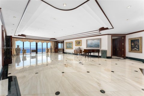Condo in Miami Beach, Florida, 4 bedrooms № 2016766 - photo 11