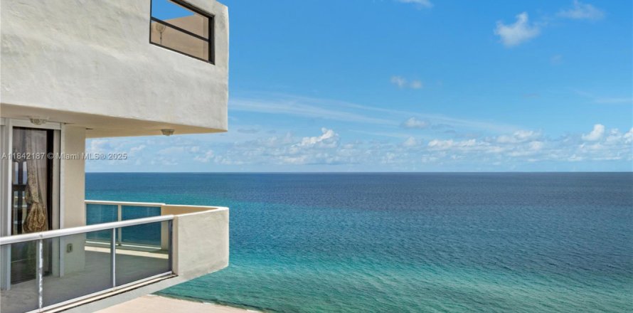 Condo in Miami Beach, Florida, 4 bedrooms № 2016766