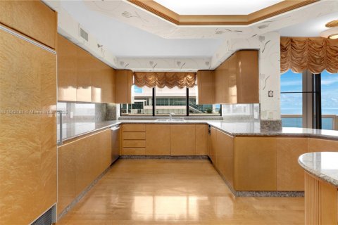 Condo in Miami Beach, Florida, 4 bedrooms № 2016766 - photo 15