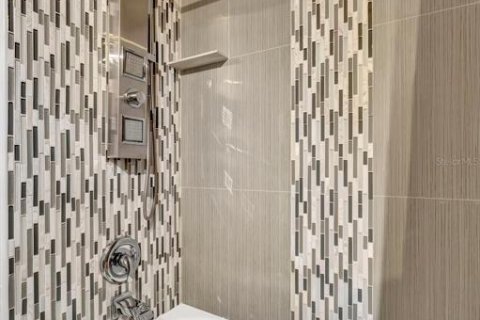 Condo in Largo, Florida, 3 bedrooms № 2218509 - photo 24