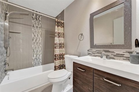 Condo in Largo, Florida, 3 bedrooms № 2218509 - photo 22