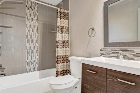 Condo in Largo, Florida, 3 bedrooms № 2218509 - photo 23