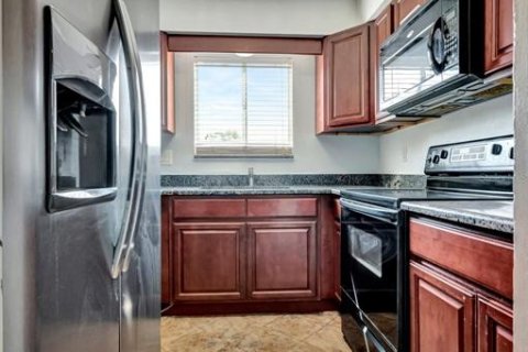 Condo in Largo, Florida, 3 bedrooms № 2218509 - photo 17