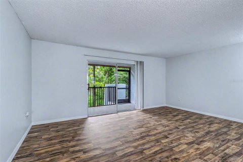 Condo in Largo, Florida, 3 bedrooms № 2218509 - photo 14