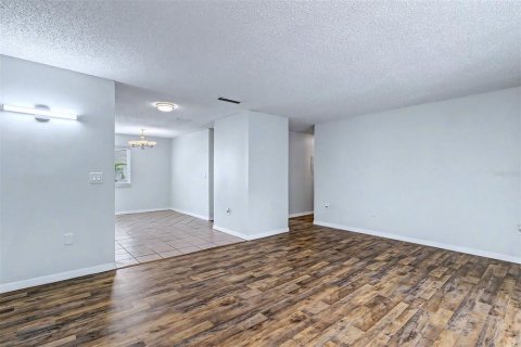Condo in Largo, Florida, 3 bedrooms № 2218509 - photo 12