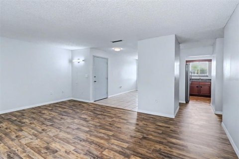 Condo in Largo, Florida, 3 bedrooms № 2218509 - photo 10