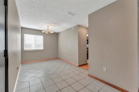 Condo in Largo, Florida, 3 bedrooms № 2218509 - photo 8