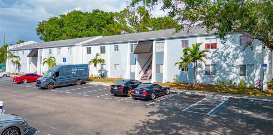 Condo in Largo, Florida, 3 bedrooms № 2218509