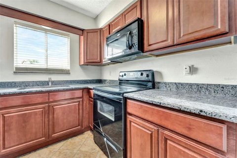 Condo in Largo, Florida, 3 bedrooms № 2218509 - photo 16
